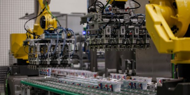 Hollandia využívá robotizované pracoviště pro mix produktů