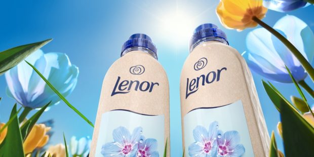 Procter & Gamble představuje první pilotní papírovou láhev značky Lenor